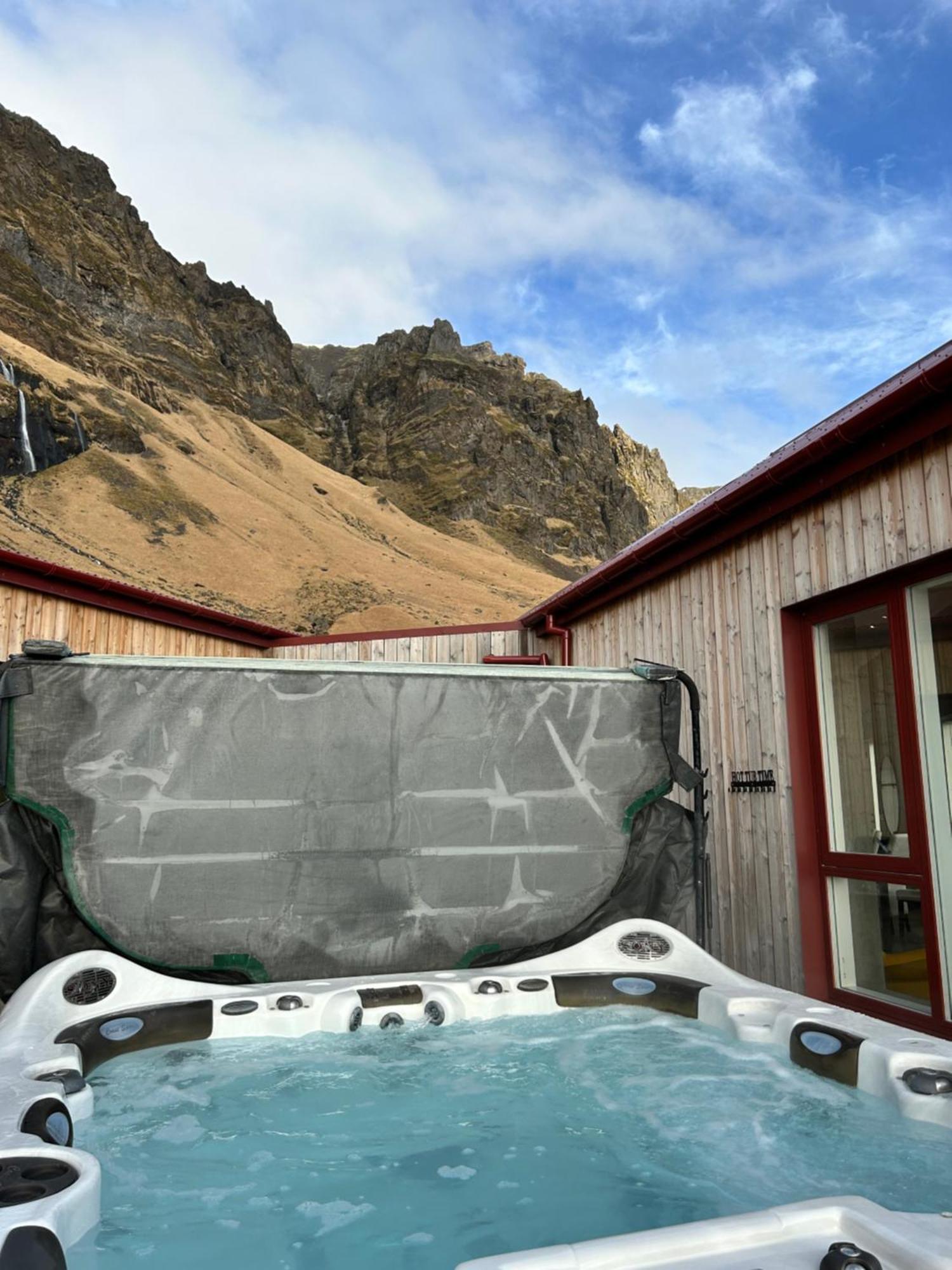 Апартаменти The Garage Varmahlid  Номер фото